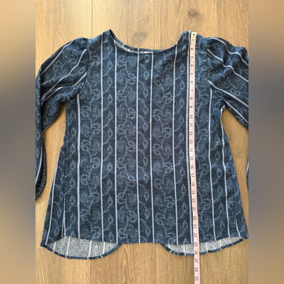 LuLaRoe Vivian Button Back Long Sleeve Blue Print Top Size Small - Picture 7 of 9